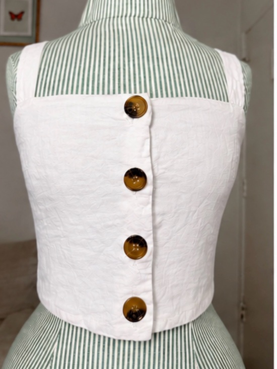 Lucy Wang Tops - Lucy Wang White 100% Cotton Button Back Crop Top Size Small